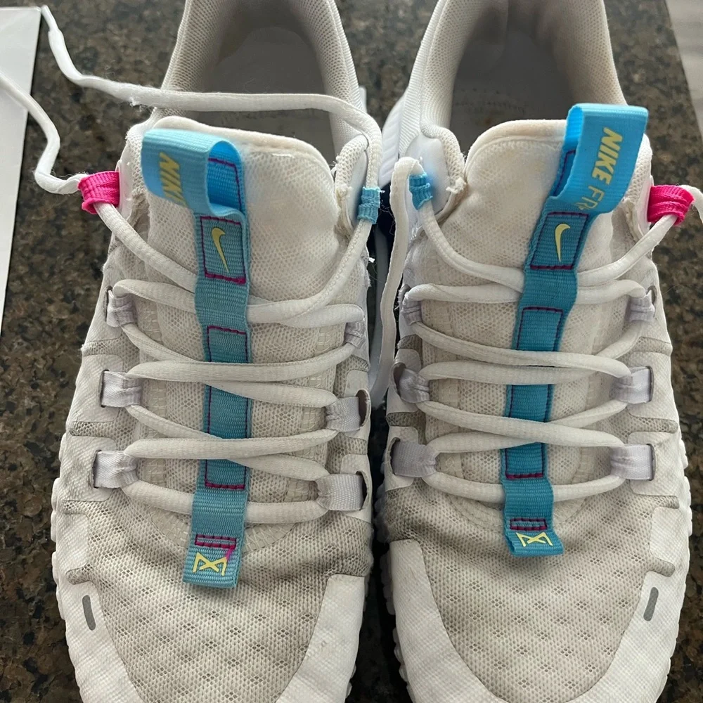 Nike White and Blue Athletic Shoes - Picture 2 of 4